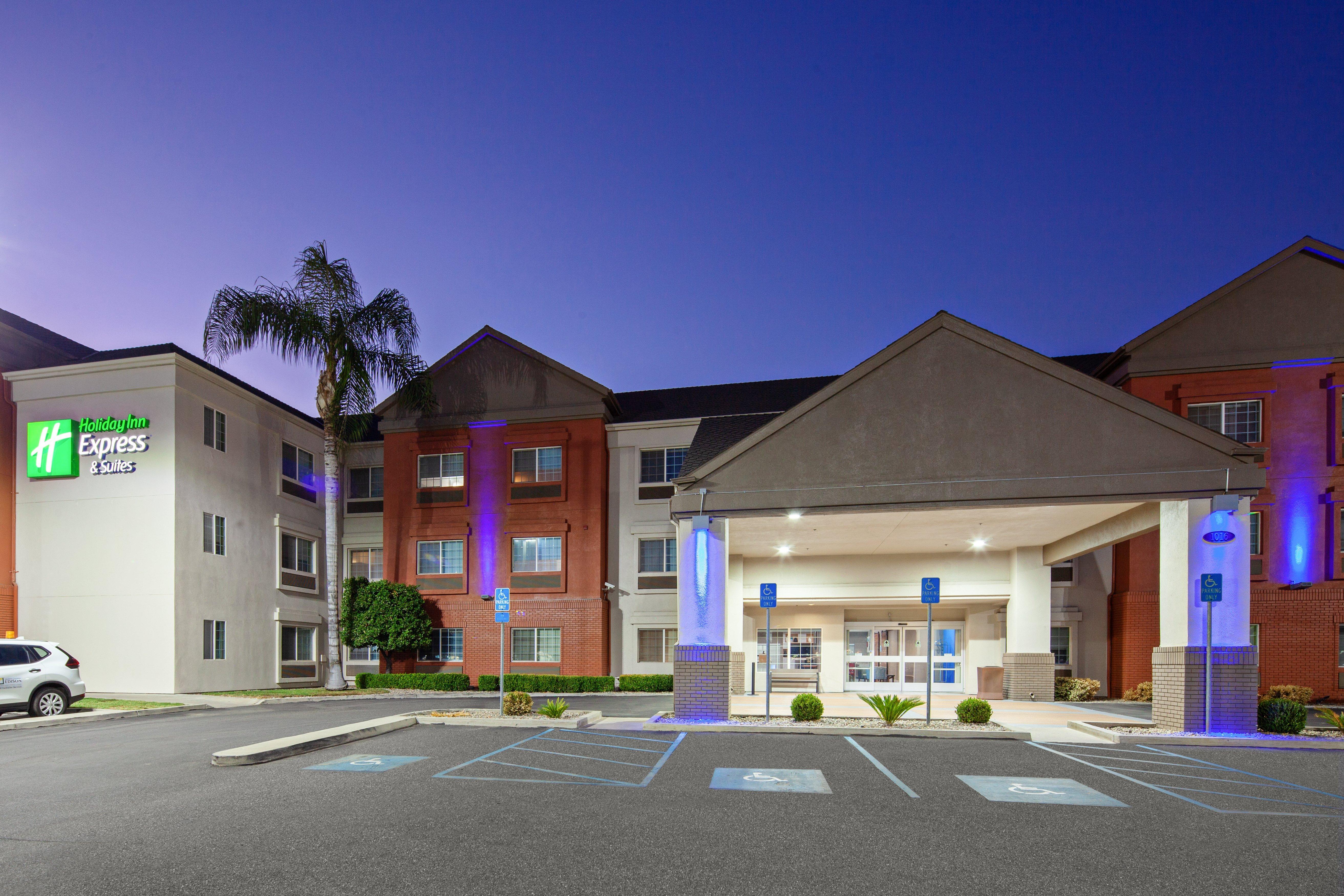 Holiday Inn Express & Suites - Tulare By Ihg Extérieur photo